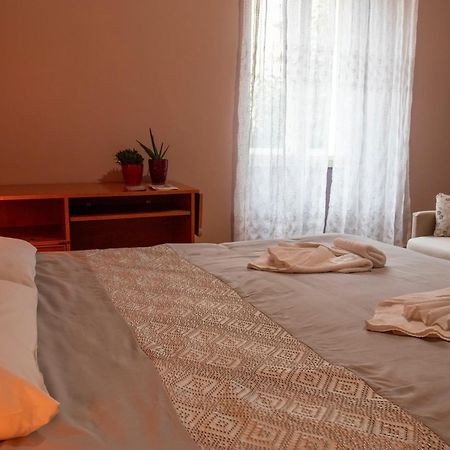 Hostel Teatro ตรีเอสเต ภายนอก รูปภาพ